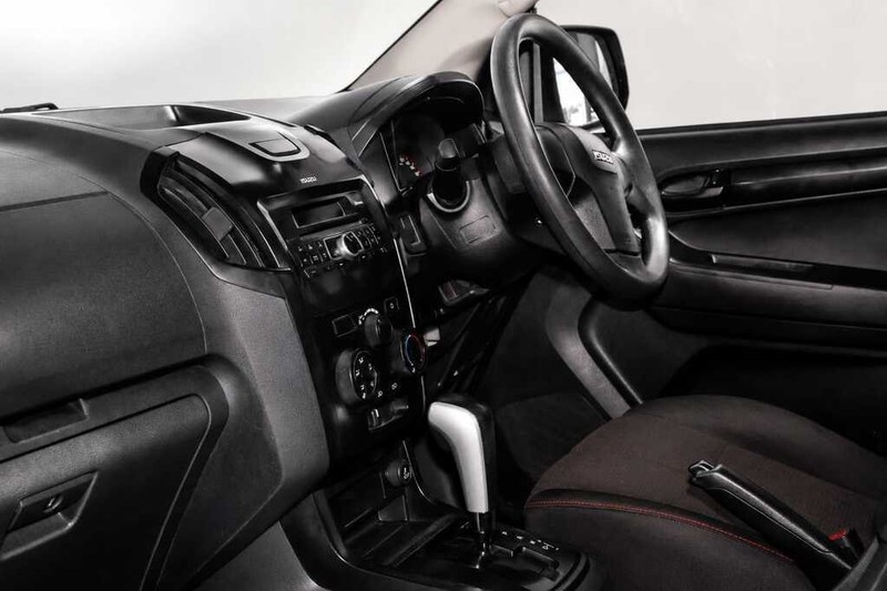 Isuzu D-Max - Bluebird Motors - Image 15