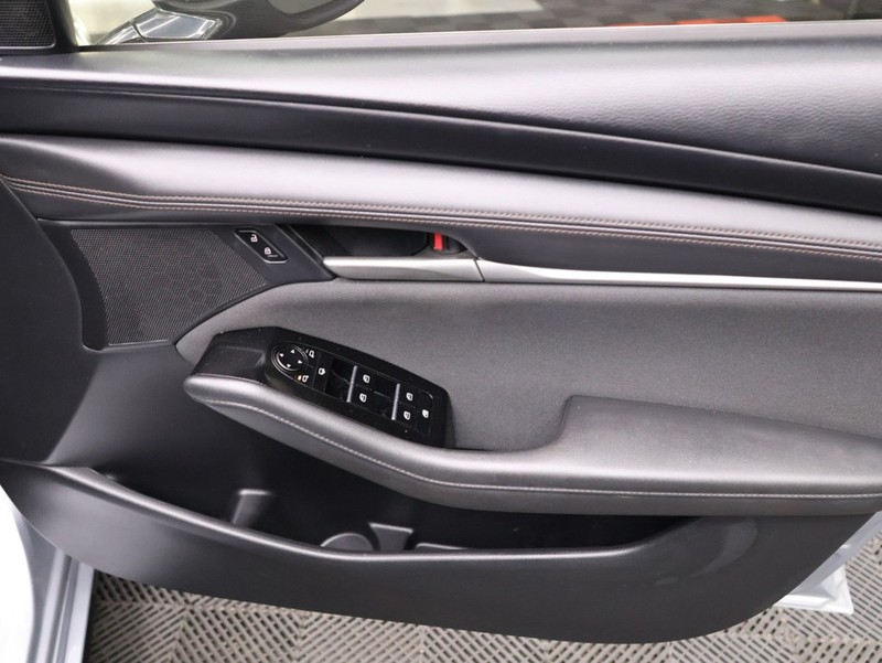 Mazda 3 - KING OF CARS - Image 17