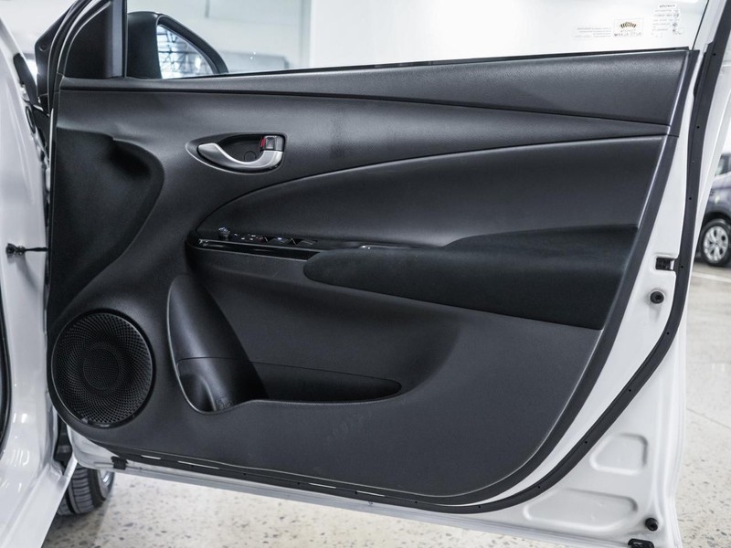 Toyota Yaris - Chery Waterfall - Image 14