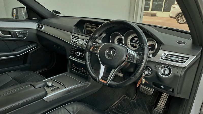 Mercedes-Benz E-class - Isuzu Richards Bay - Image 6