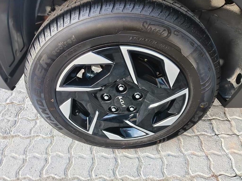 Kia Sonet - King Cars Bellville/Vredekloof - Image 17