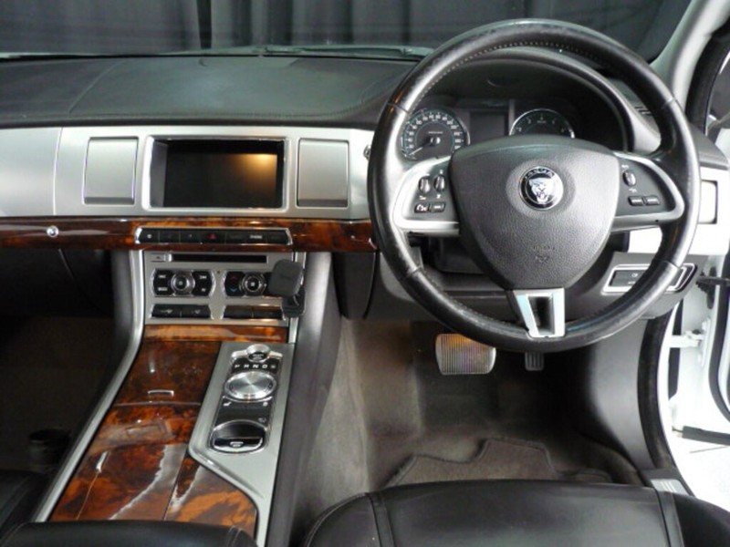 Jaguar XF - LisaCars - Image 13