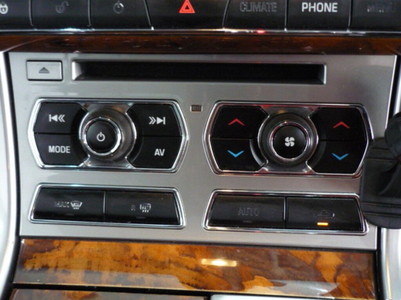 Jaguar XF - LisaCars - Image 20