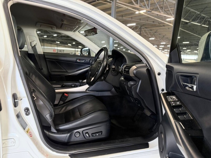 Lexus IS - Bakwena Auto Sales - Image 19