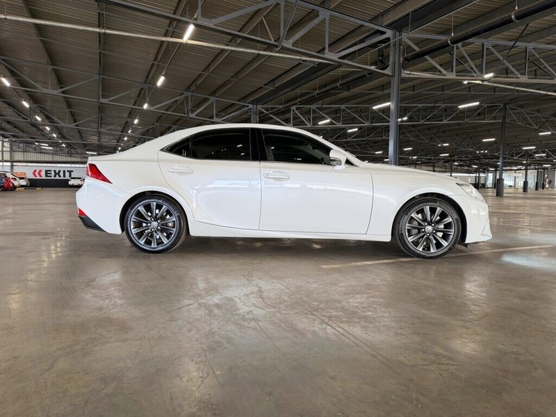 Lexus IS - Bakwena Auto Sales - Image 10