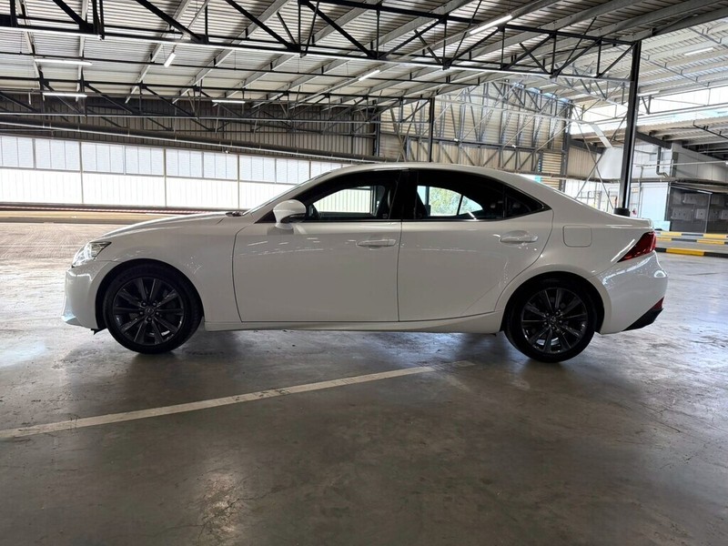 Lexus IS - Bakwena Auto Sales - Image 4