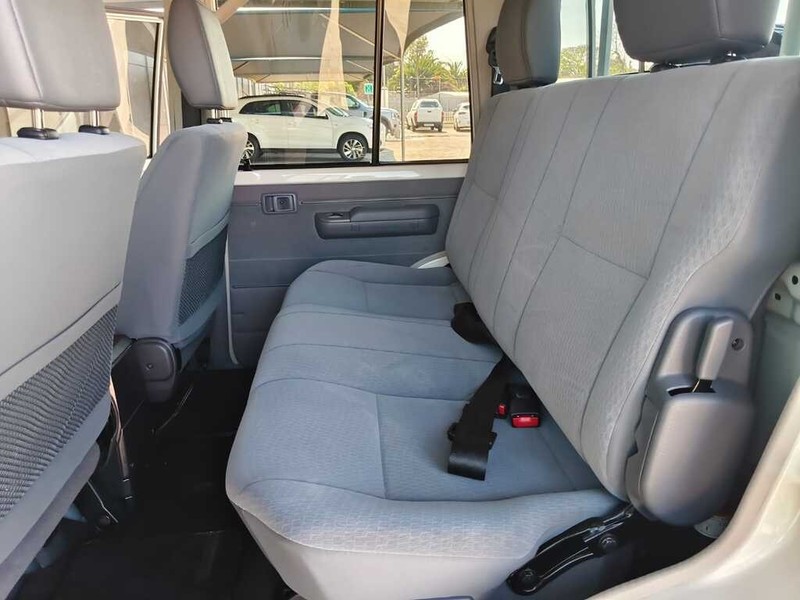 Toyota Land Cruiser - King Cars Bellville/Vredekloof - Image 13