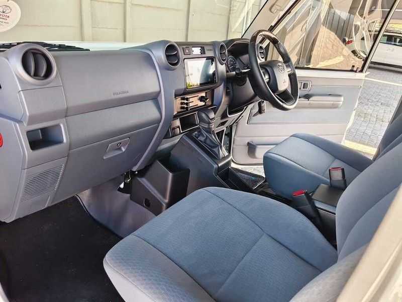 Toyota Land Cruiser - King Cars Bellville/Vredekloof - Image 12