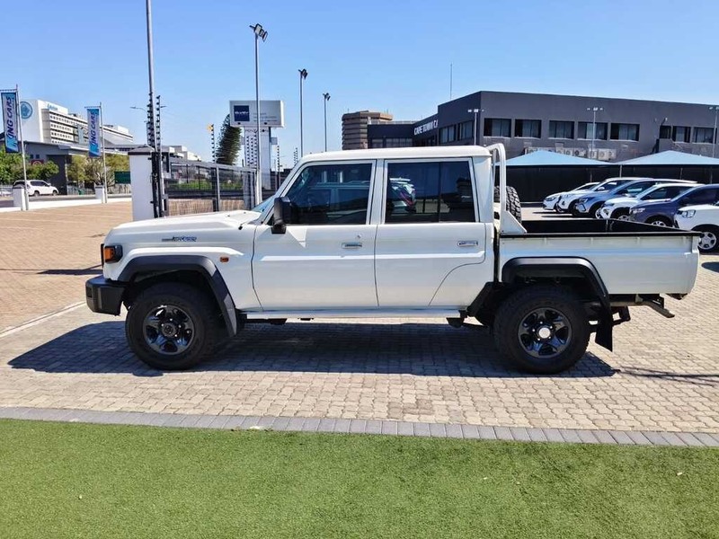 Toyota Land Cruiser - King Cars Bellville/Vredekloof - Image 4