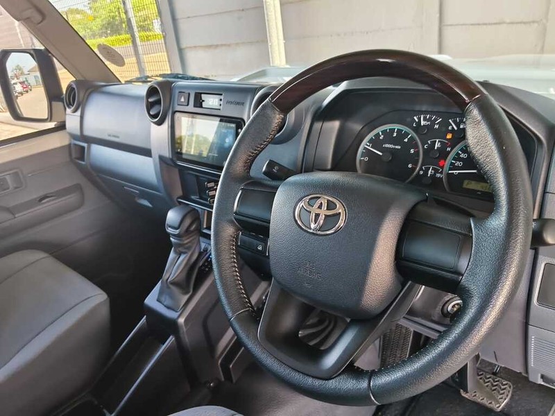 Toyota Land Cruiser - King Cars Bellville/Vredekloof - Image 10