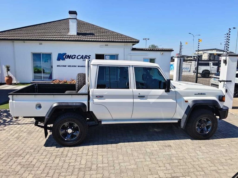 Toyota Land Cruiser - King Cars Bellville/Vredekloof - Image 8