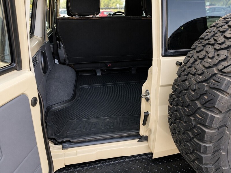 Toyota Land Cruiser - CARS@NOOK - Image 9