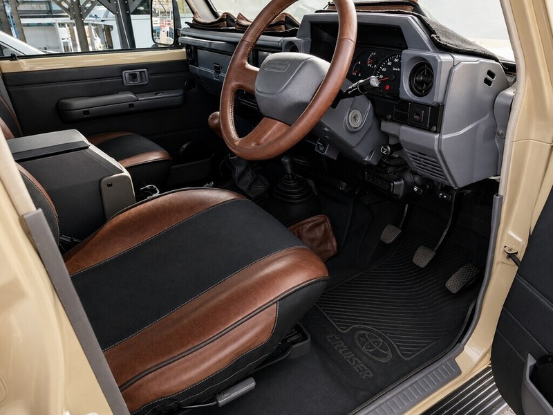 Toyota Land Cruiser - CARS@NOOK - Image 12