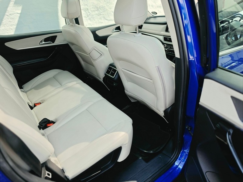 Mahindra XUV700 - Motortoria - Image 13