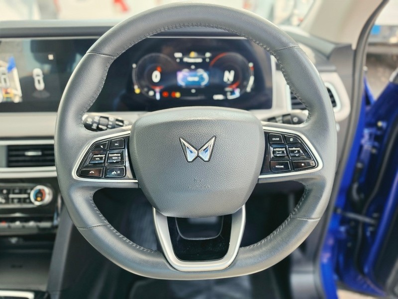 Mahindra XUV700 - Motortoria - Image 16