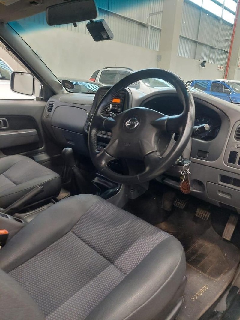 Nissan NP300 Hardbody - Mit Mak Motors - Image 6