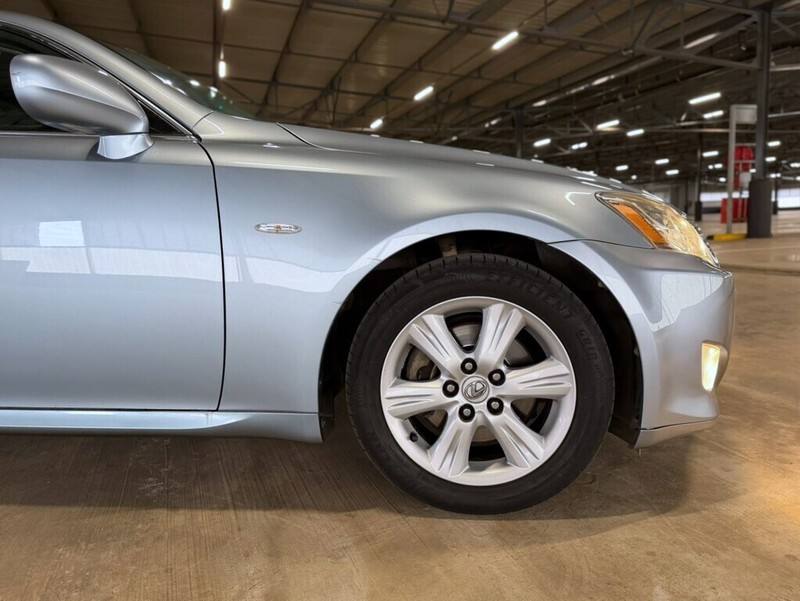 Lexus IS - Bakwena Auto Sales - Image 13