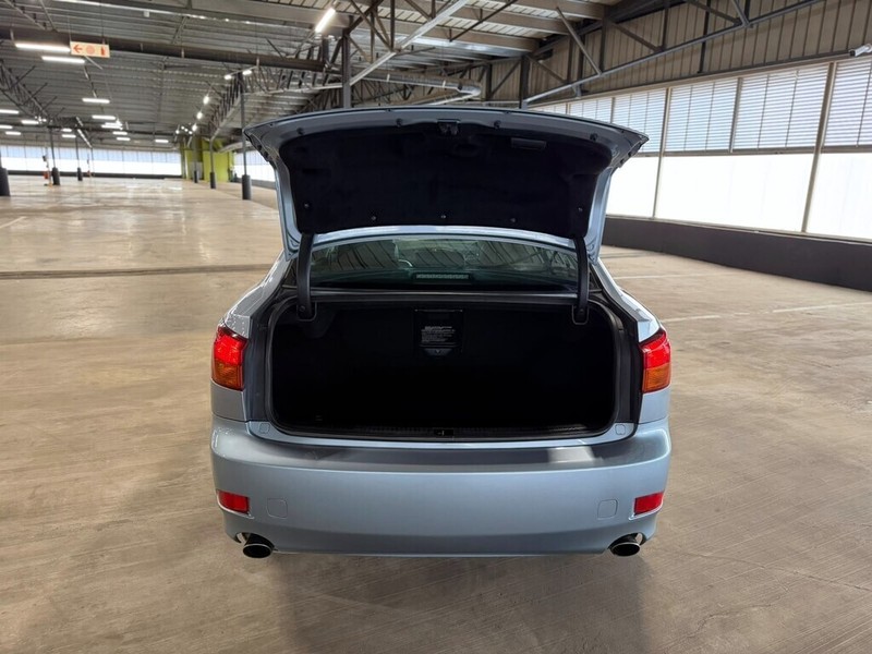 Lexus IS - Bakwena Auto Sales - Image 9