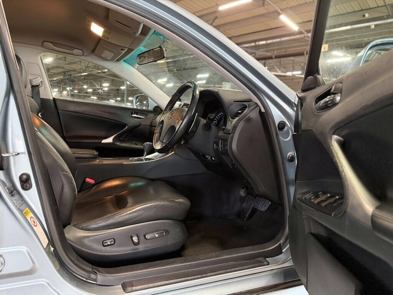 Lexus IS - Bakwena Auto Sales - Image 19
