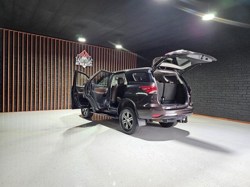 Toyota Fortuner - Mit Mak Motors - Image 24