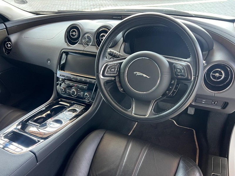 Jaguar XJ - Top Gear Auto - Image 17