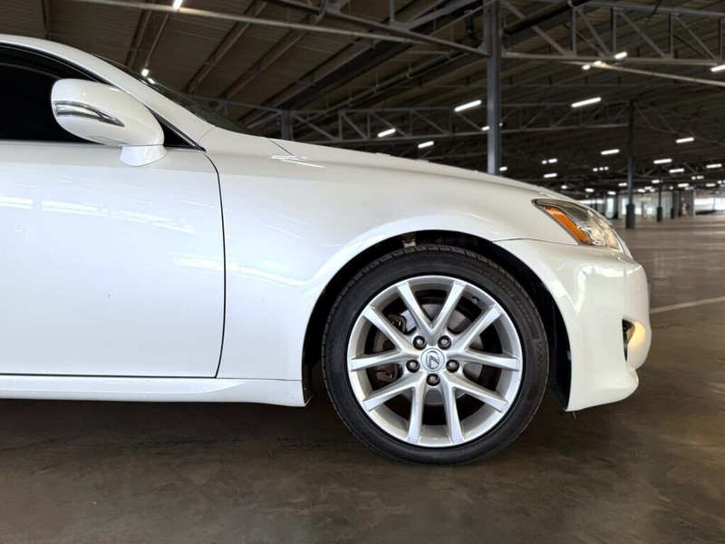Lexus IS - Bakwena Auto Sales - Image 13
