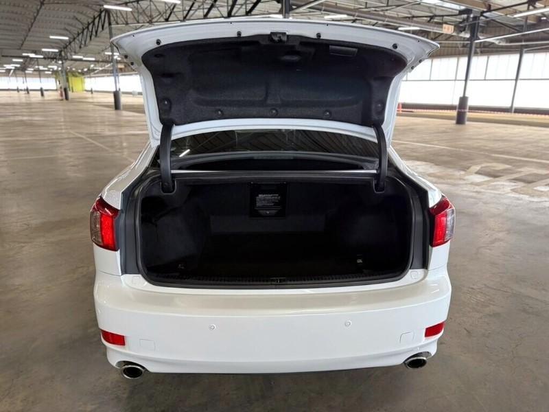 Lexus IS - Bakwena Auto Sales - Image 9
