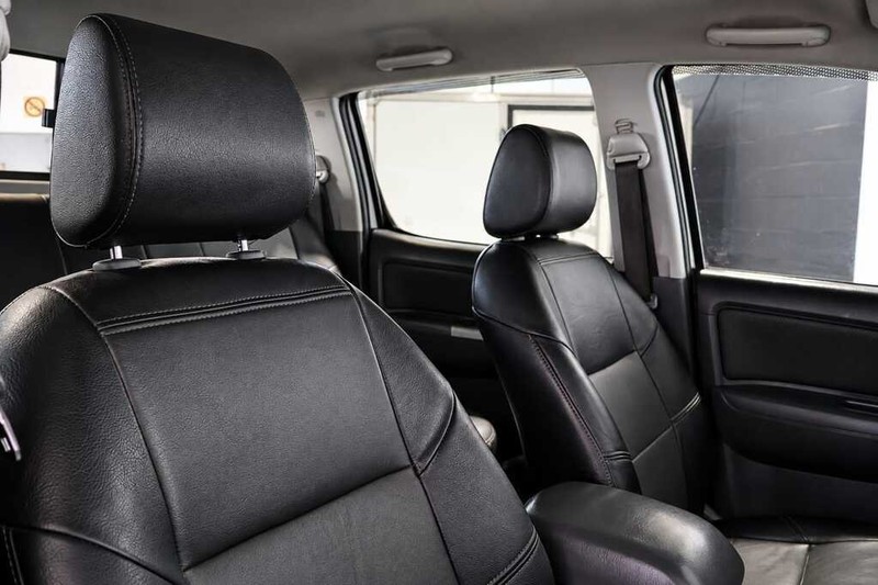 Toyota Hilux - Bluebird Motors - Image 5