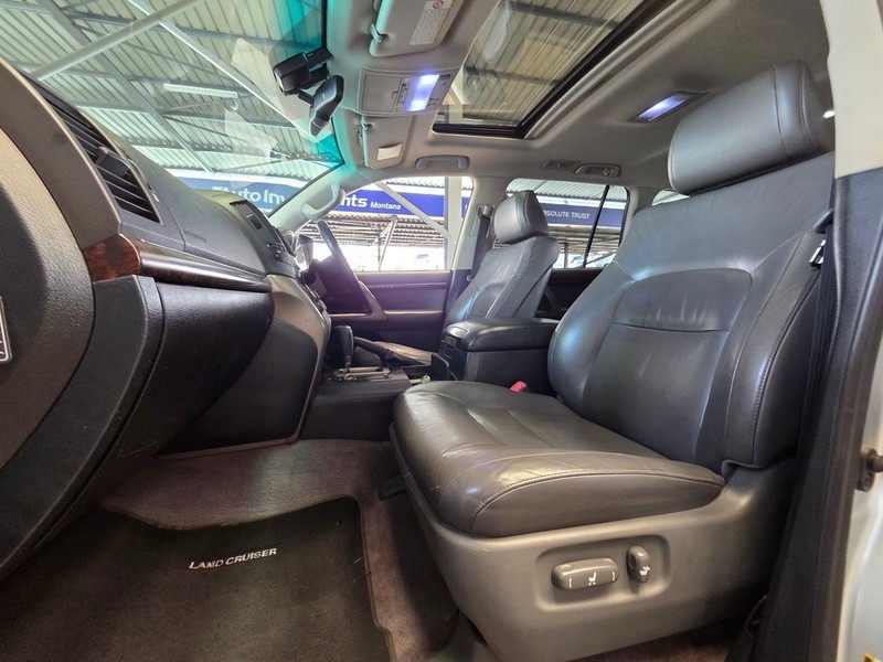 Toyota Land Cruiser - Auto Investments Montana - Image 11