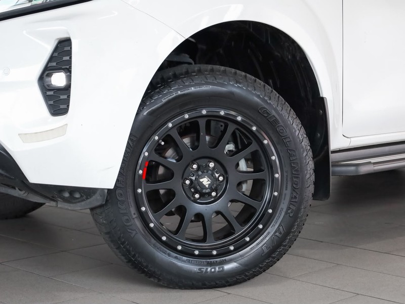Nissan Navara - Hatfield VW Bryanston - Image 2