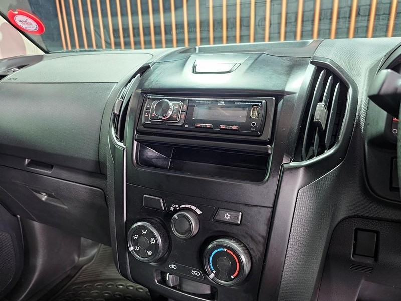 Isuzu D-Max - Mit Mak Motors - Image 12