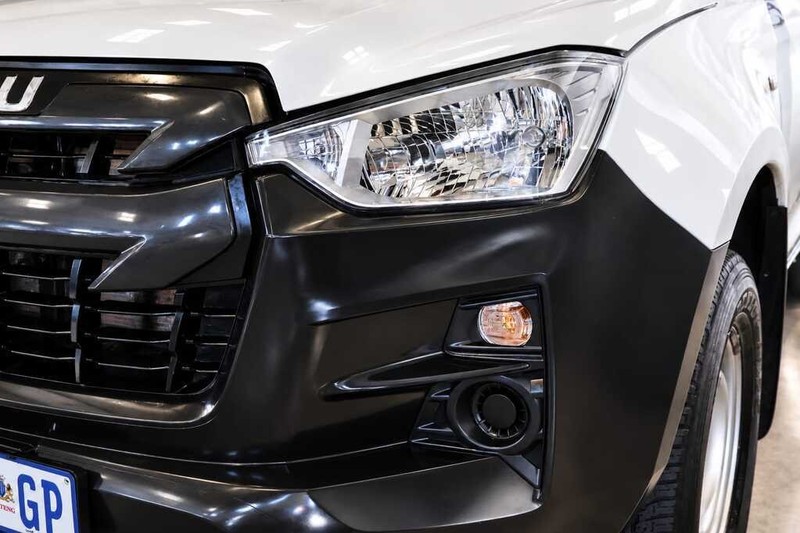 Isuzu D-Max - Bluebird Motors - Image 9