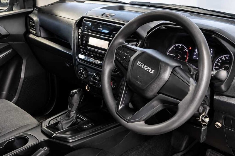 Isuzu D-Max - Bluebird Motors - Image 10
