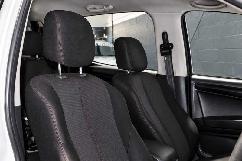 Isuzu D-Max - Bluebird Motors - Image 5