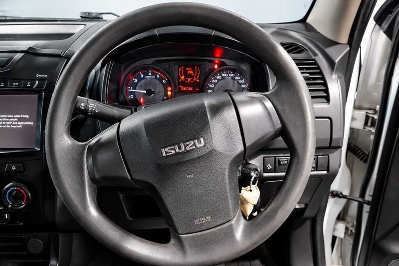 Isuzu D-Max - Bluebird Motors - Image 9