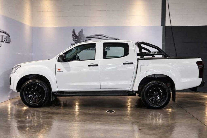 Isuzu D-Max - Bluebird Motors - Image 4
