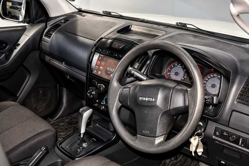 Isuzu D-Max - Bluebird Motors - Image 12