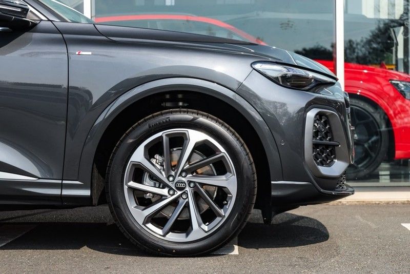 Audi Q5 - Audi Centre Hatfield - Image 3