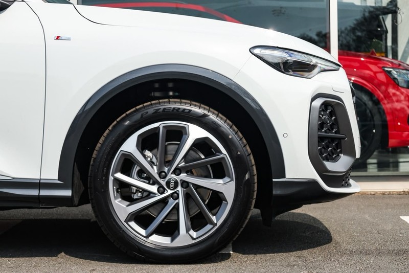 Audi Q5 - Audi Centre Hatfield - Image 2