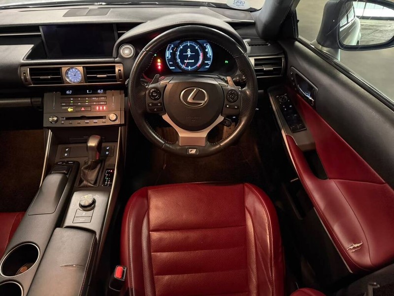 Lexus IS - Bakwena Auto Sales - Image 13