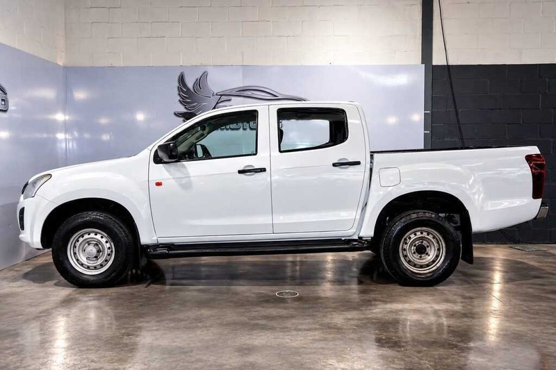 Isuzu D-Max - Bluebird Motors - Image 3