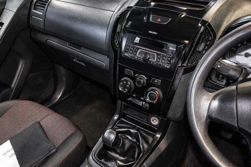 Isuzu D-Max - Bluebird Motors - Image 8