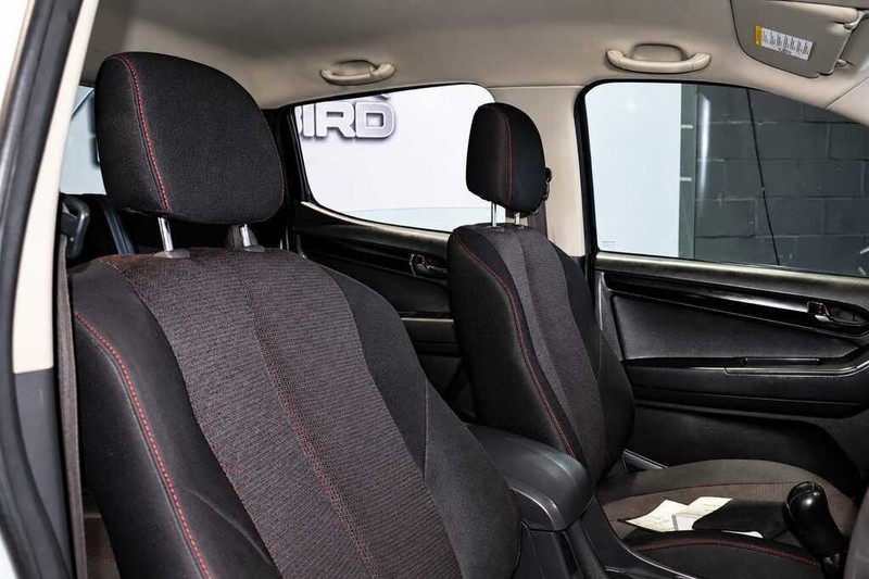 Isuzu D-Max - Bluebird Motors - Image 6