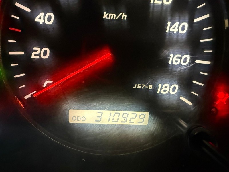 Toyota Land Cruiser Prado - Stargate Auto - Image 14
