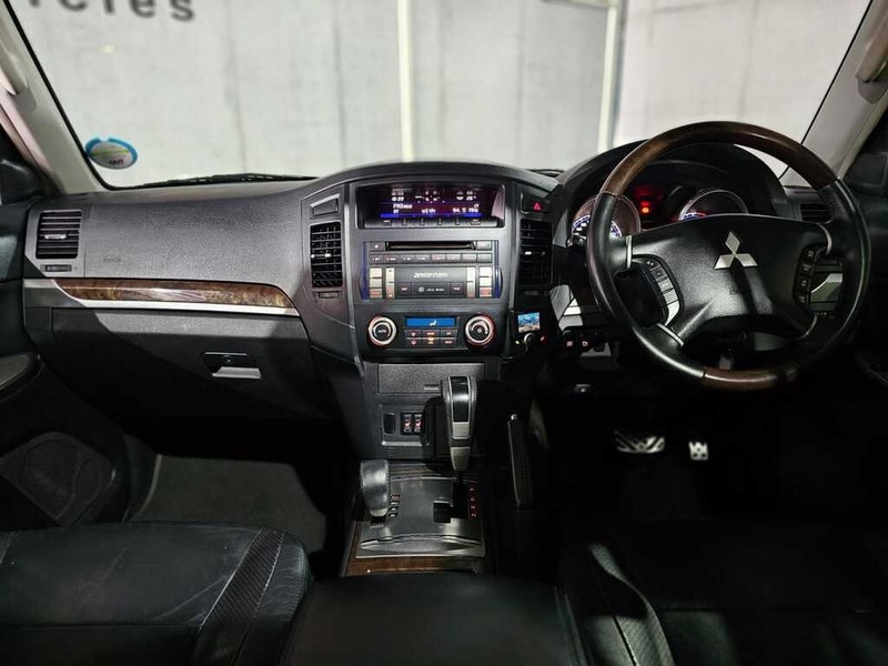 Mitsubishi Pajero - Auto Hot Spot - Image 8