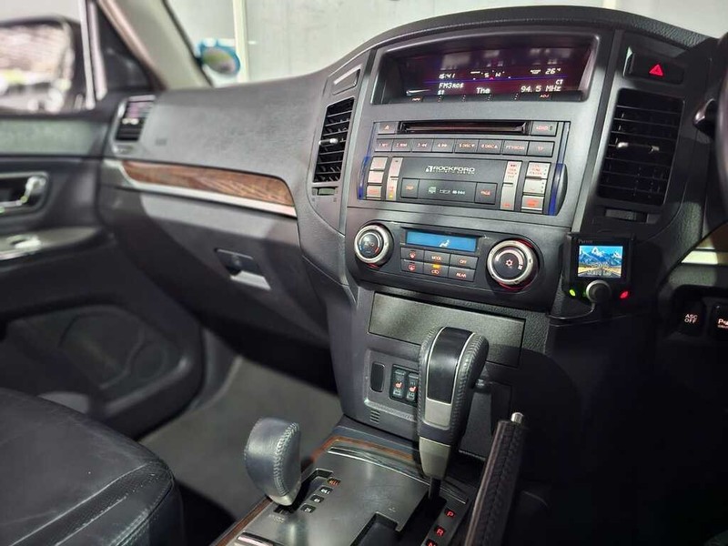 Mitsubishi Pajero - Auto Hot Spot - Image 13