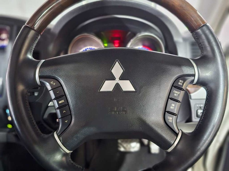 Mitsubishi Pajero - Auto Hot Spot - Image 11