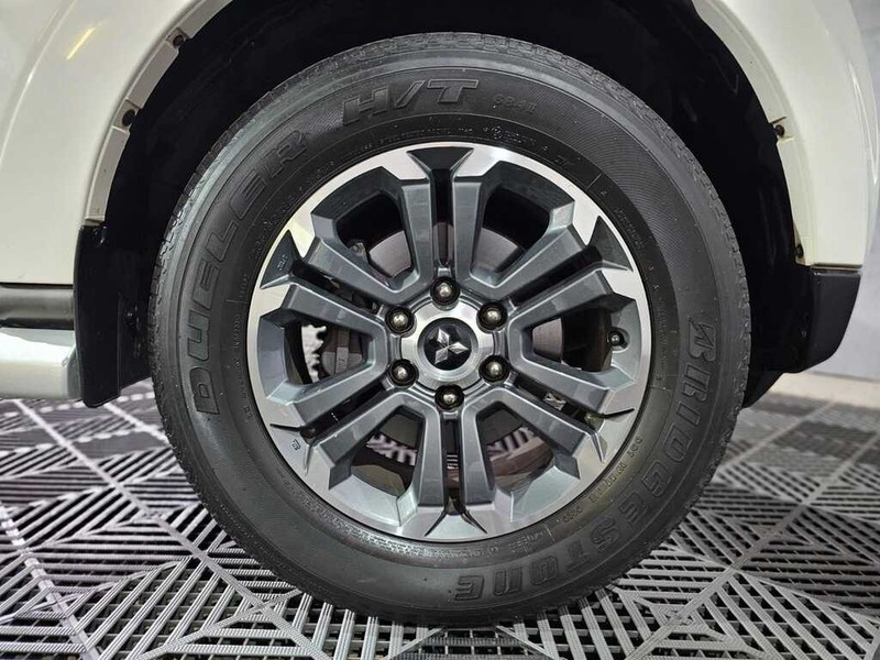 Mitsubishi Pajero - Auto Hot Spot - Image 5