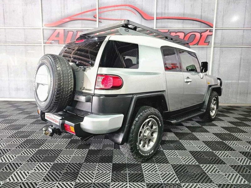 Toyota FJ Cruiser - Auto Hot Spot - Image 3