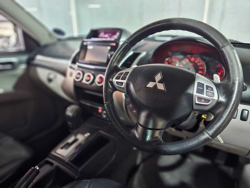 Mitsubishi Pajero - Auto Hot Spot - Image 8